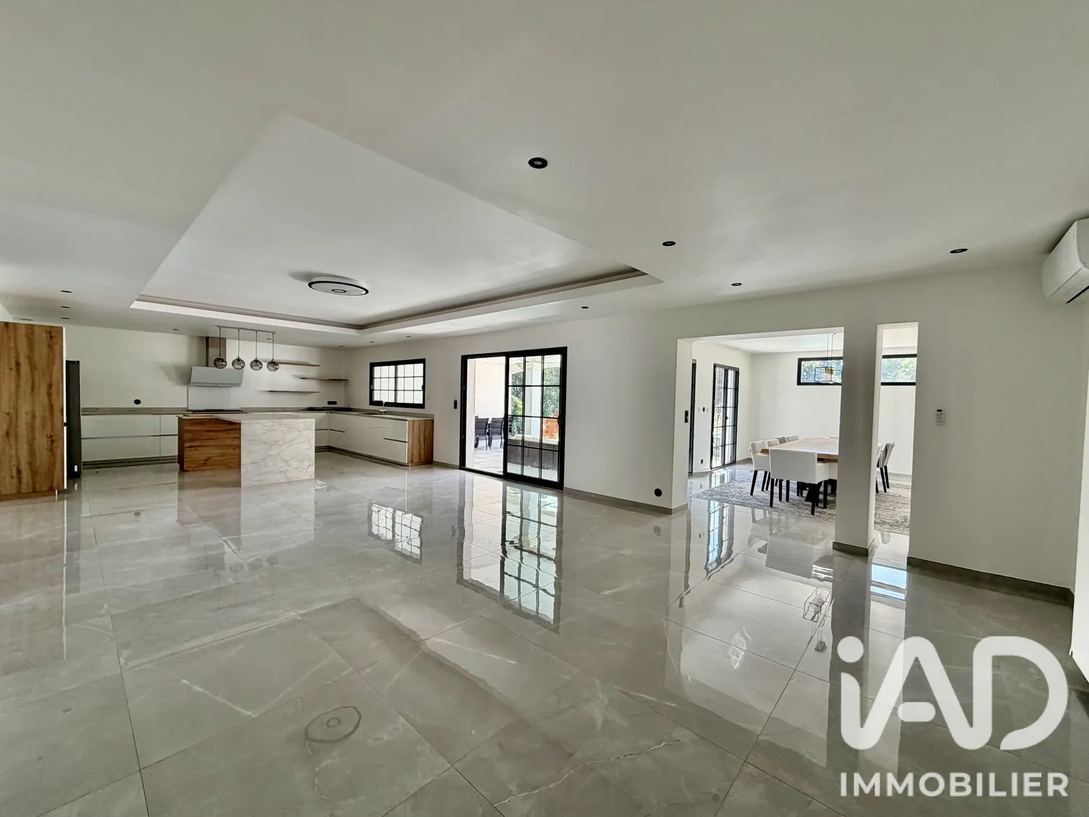 Vente maison à Flassans-sur-Issole (83340) : maison 7 pièces 232 m² - 2058735 — 2