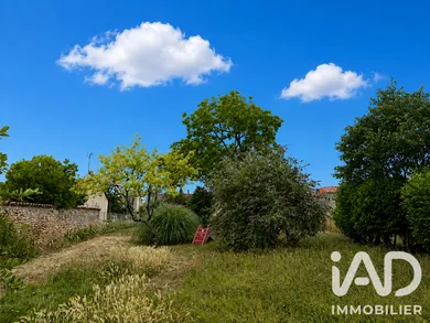 Terrain à bâtir à Baignes-Sainte-Radegonde (16360)