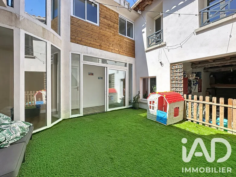 Maison 5 pièces 171 m² · à Milhaud · 171 m² · 335 000 €