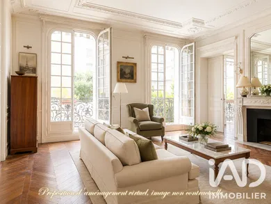 Apartment in Paris (75016)
