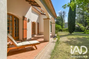 Maison d'architecte à Plan-d'Aups-Sainte-Baume (83640)