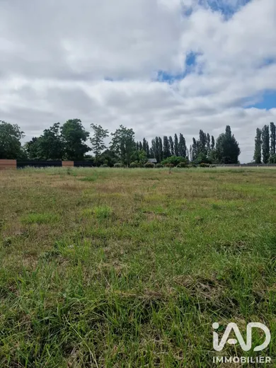 Building plot in Saint-Macaire-du-Bois (49260)
