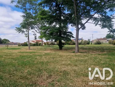 Building plot in Saint-Macaire-du-Bois (49260)