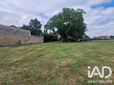 Building plot in Saint-Macaire-du-Bois (49260)