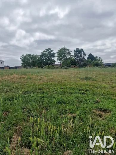Building plot in Saint-Macaire-du-Bois (49260)
