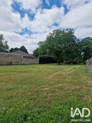 Terrain à bâtir à Saint-Macaire-du-Bois (49260)