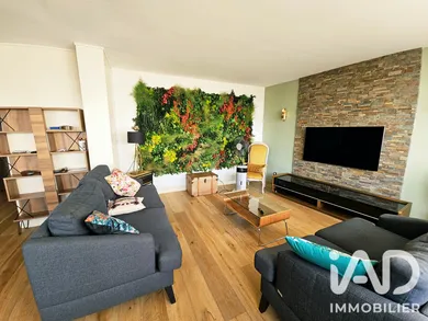 Apartment in Courbevoie (92400)