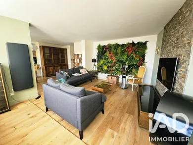 Apartment in Courbevoie (92400)