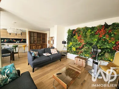 Apartment in Courbevoie (92400)