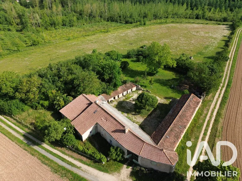 Maison 5 pièces 156 m² · à Marnes · 156 m² · 160 000 €