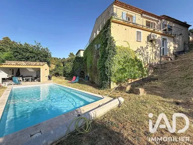 Maison traditionnelle à Taradeau (83460)