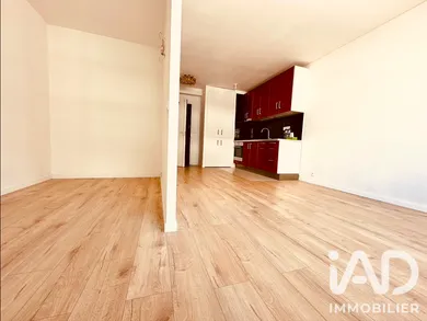 Apartment in Paris (75010)