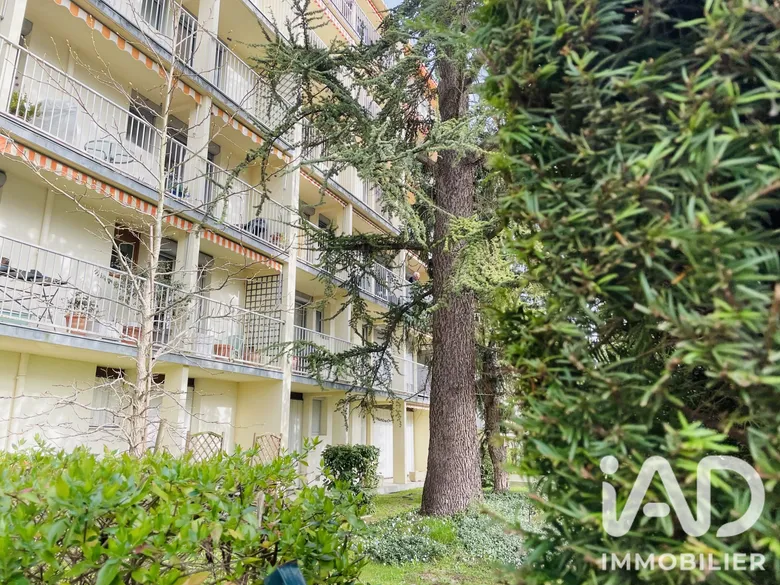 Appartement 1 pièce 44 m² · à Saint-Julien-les-Villas · 44 m² · 69 000 €