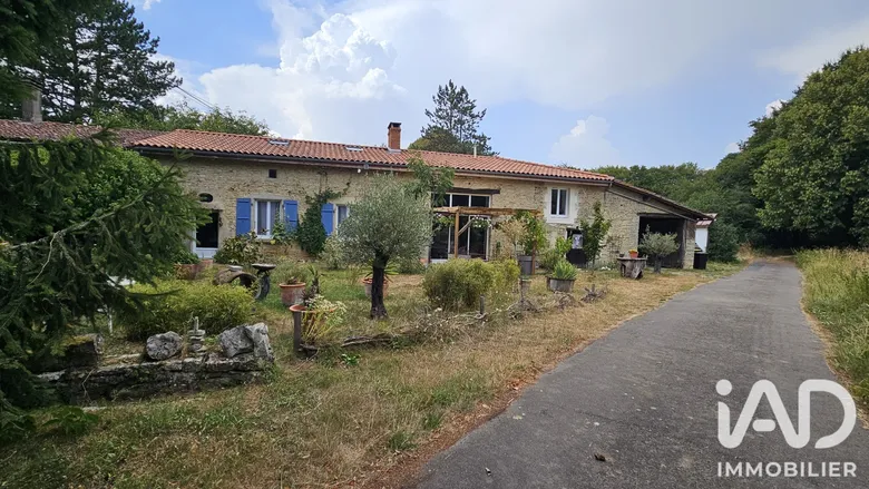 Maison 6 pièces 189 m² · à Alloue · 189 m² · 310 000 €