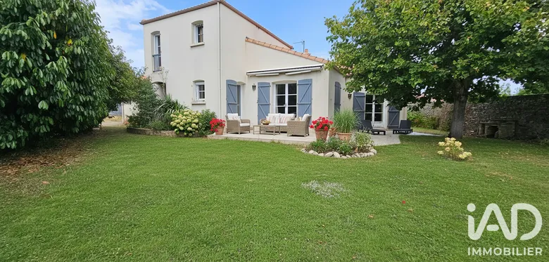 Maison 6 pièces 147 m² · à Saint-Fiacre-sur-Maine · 146,6 m² · 374 760 €