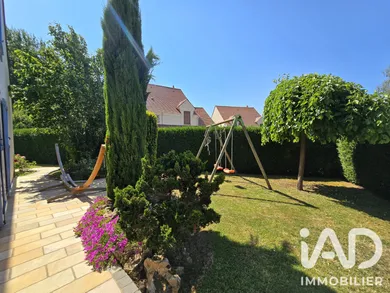Detached house in Marolles-en-Brie (94440)