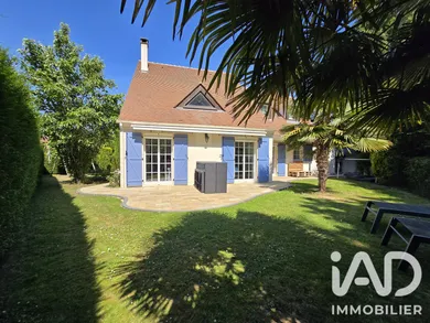 Detached house in Marolles-en-Brie (94440)