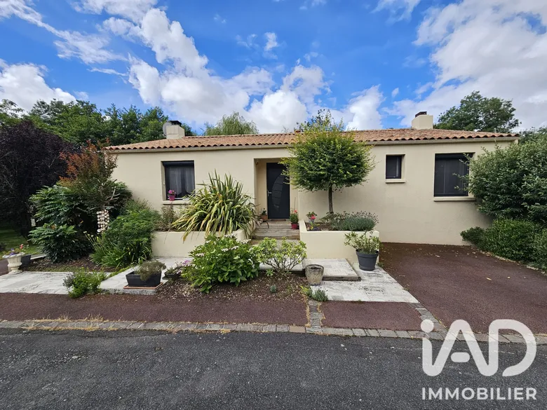 Maison 7 pièces 137 m² · à Montréverd · 137 m² · 280 000 €