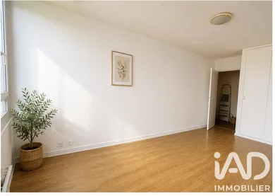 Apartment in Paris (75019)