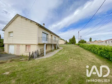 House in Combrand (79140)