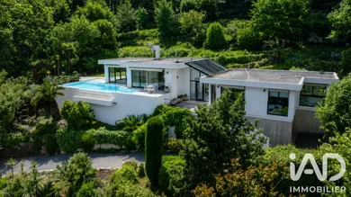 Maison d'architecte à Le Rouret (06650)