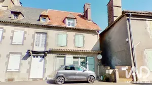 Immeuble à Ally (15700)