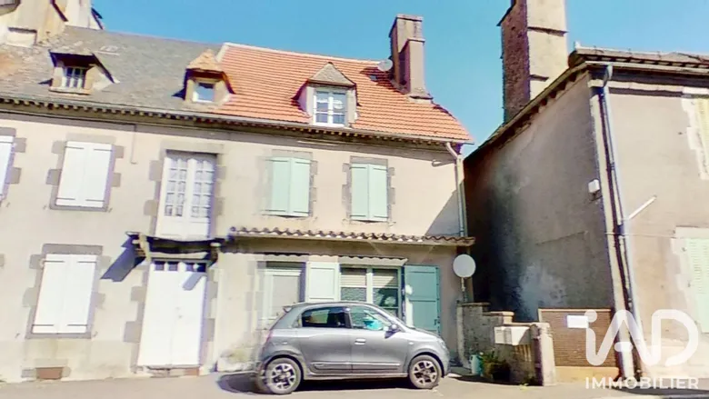 Immeuble 2 pièces 125 m² · à Ally · 125 m² · 119 000 €