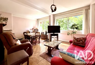 Apartment in Sceaux (92330)