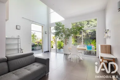 Architectural house in Rueil-Malmaison (92500)