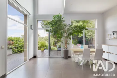 Architectural house in Rueil-Malmaison (92500)
