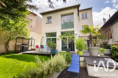 Architectural house in Rueil-Malmaison (92500)