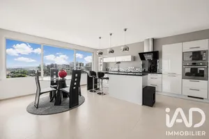 Apartment in Puteaux (92800)