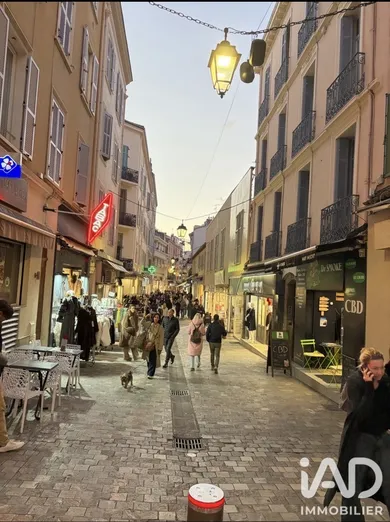 Commercial walls in Cannes (06400)