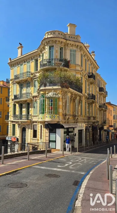 Commercial walls in Cannes (06400)