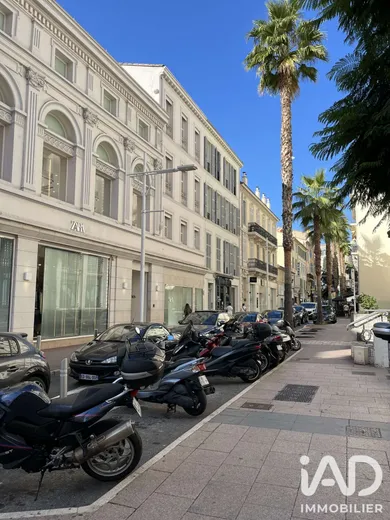 Commercial walls in Cannes (06400)