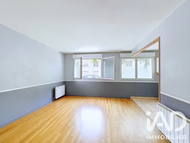 Apartment in Paris (75019)