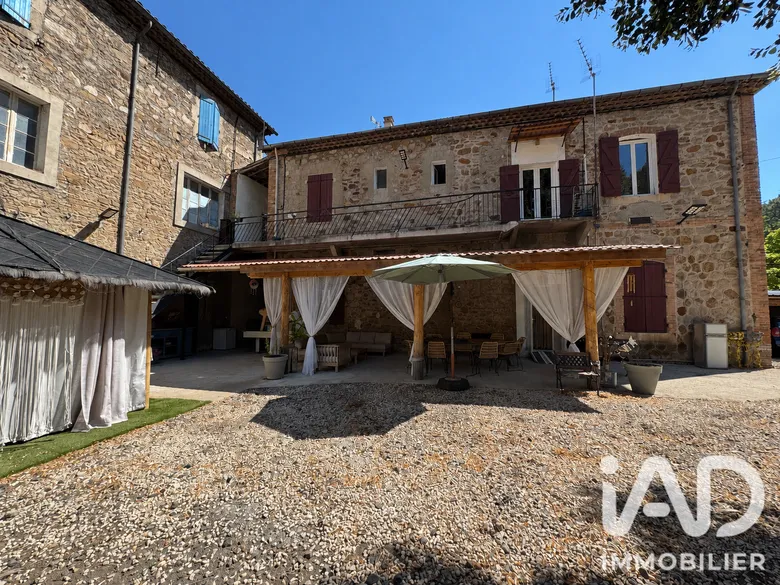 Maison 10 pièces 238 m² · à Robiac-Rochessadoule · 238 m² · 330 000 €