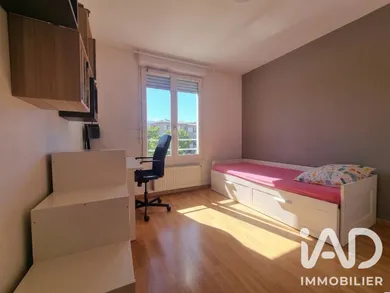 Apartment in Saint-Martin-d'Hères (38400)