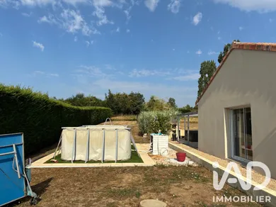 Maison à Val en Vignes (79150)