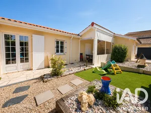 House in Vayres (33870)
