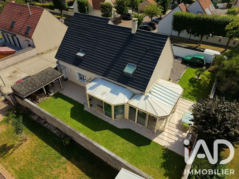Maison 10 pièces 209 m² · à Lieusaint · 209 m² · 479 900 €