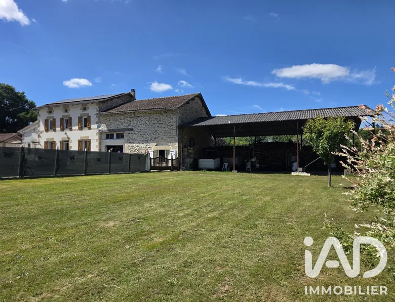 Maison 10 pièces 210 m² · à Thouron · 210 m² · 303 297 €