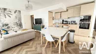 Apartment in Les Ulis (91940)