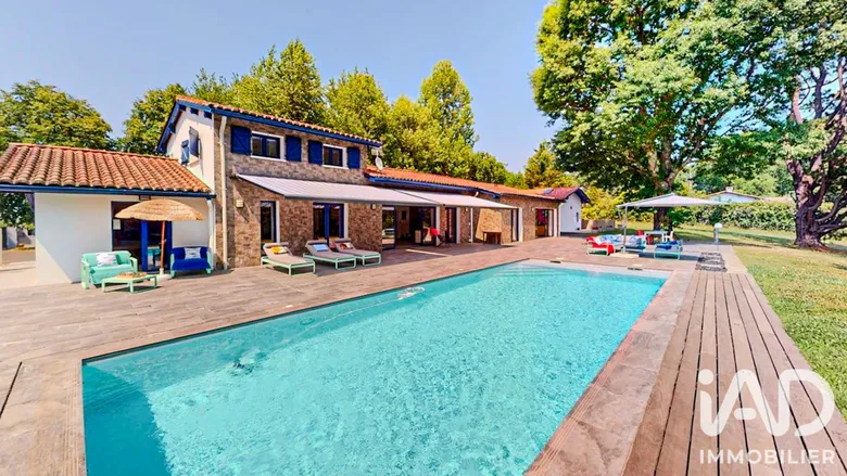 Maison 8 pièces 230 m² · à Ascain · 230 m² · 1 980 000 €