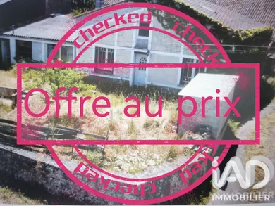 House in Feuillade (16380)