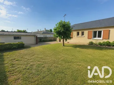 Townhouse in Neuville-aux-Bois (45170)