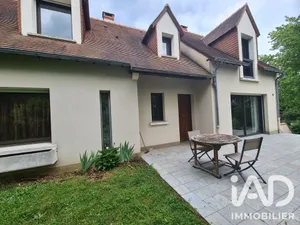 Maison d'architecte à Yvré-l'Évêque (72530)