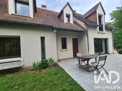 Maison d'architecte à Yvré-l'Évêque (72530)