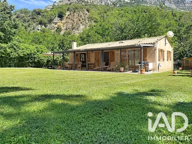 House in La Roque-en-Provence (06910)