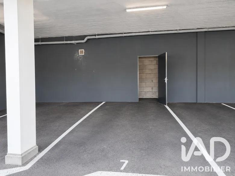 Parking 13 m² · à Saint-Sébastien-sur-Loire · 13 m² · 15 900 €